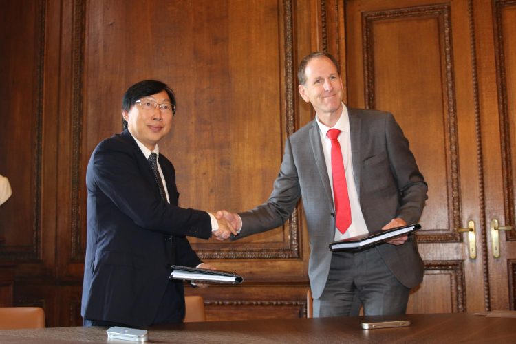 Dewa's contract signature