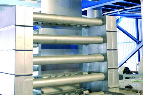 Blowstab in after pot cooling section of horizontal furnace