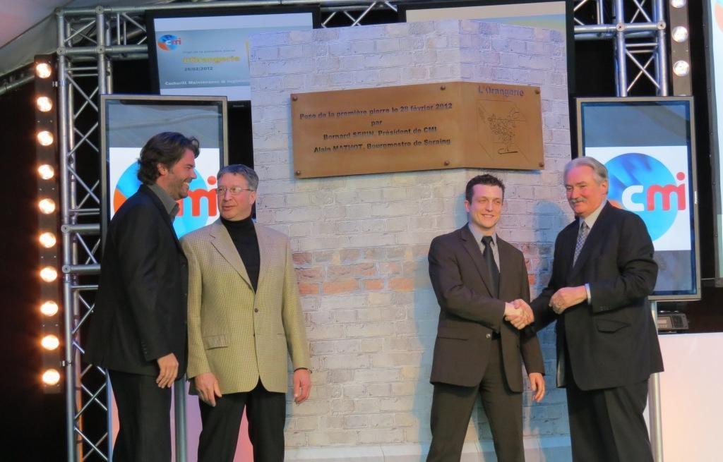 Pose de la 1ère pierre de l'Orangerie (de g. à dr. : Alain Mathot (Bourgmestre de Seraing), Michel Grunik (salarié de CMI depuis 42 ans), Laurent Cornet (salarié de CMI depuis juin 2011), Bernard Serin (Président Administrateur Délégué de CMI).