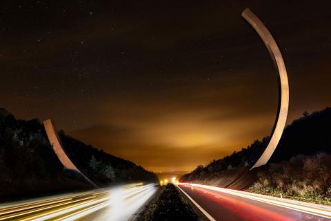 Arc Majeur - E411 - Monumental piece of art designed by Bernar Venet