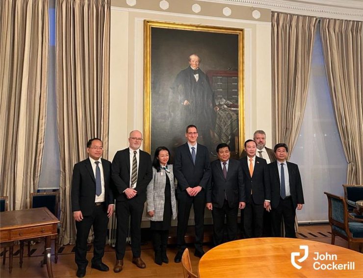 business signature between vietnamese and european officials