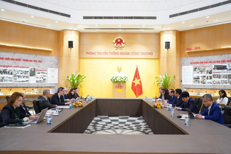 discussion between belgian and vietnamese officials