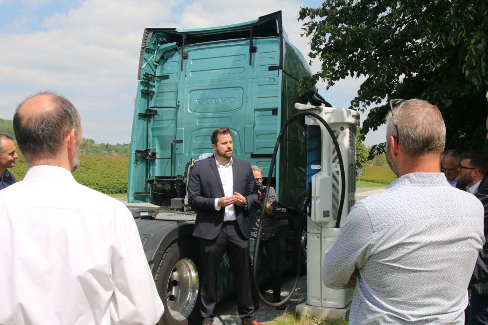 transport and logistics experts discovering John Cockerill's energy hub and fast chargers