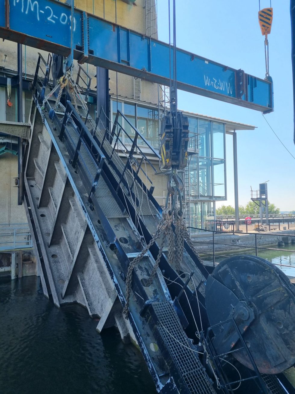 plan incliné ronquières rupture cable porte écluse