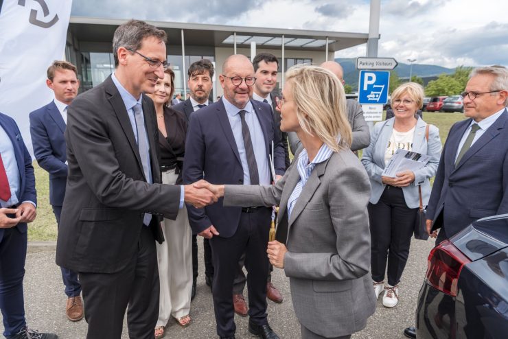 La Ministre française de la transition énergétique Agnès Pannier-Runacher visite l'usine de production d'électrolyseurs de John Cockerill et rencontre le CEO du Groupe François Michel