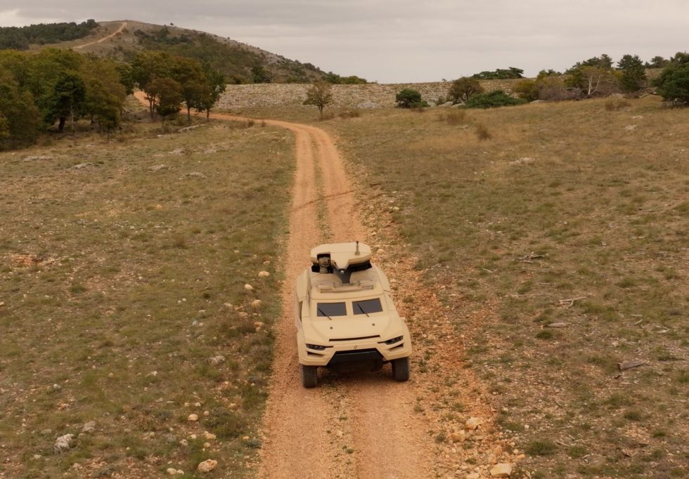 Le Cockerill i-X, intercepteur né de la fusion de l’excellence technologique des systèmes d’armes et de l’expertise de la performance des rallyes raids