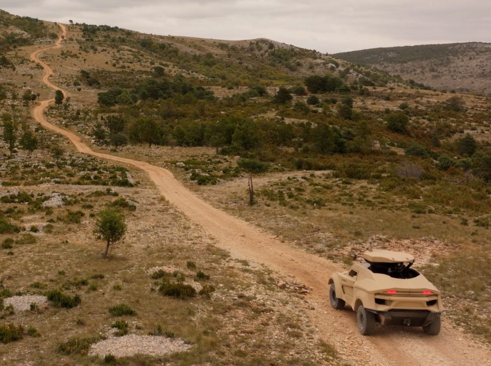 Le Cockerill i-X, intercepteur né de la fusion de l’excellence technologique des systèmes d’armes et de l’expertise de la performance des rallyes raids