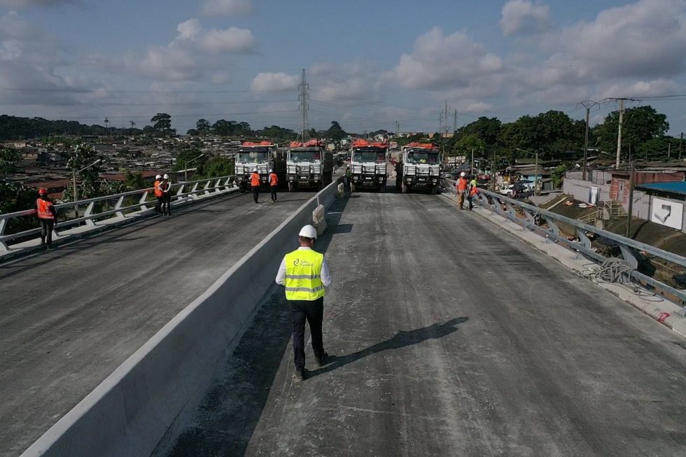 Réalisation de l'échangeur routier de Macaci à Abdijan (Côte d'Ivoire) par John Cockerill