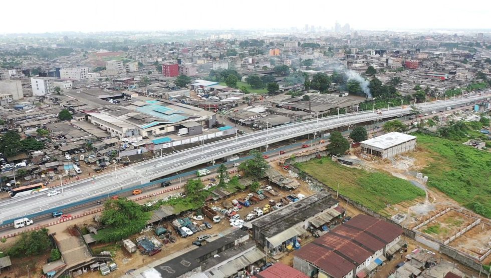 Réalisation de l'échangeur routier de Macaci à Abdijan (Côte d'Ivoire) par John Cockerill